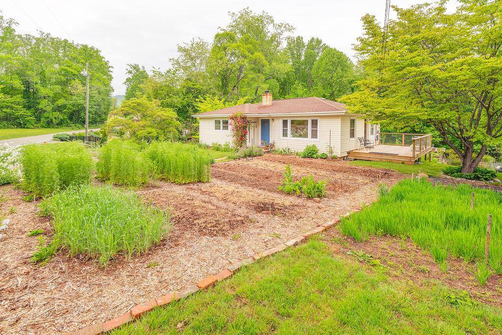 House for rent at 104 Justice Ridge Rd, Candler, NC 28715