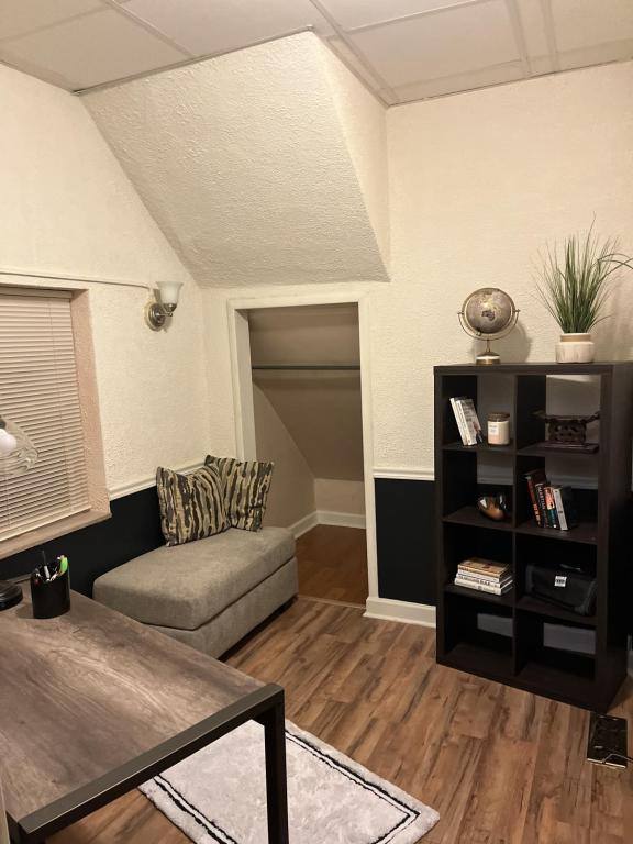 Apartment for rent at 736 Dover Place #1F, Saint Louis, MO 63111