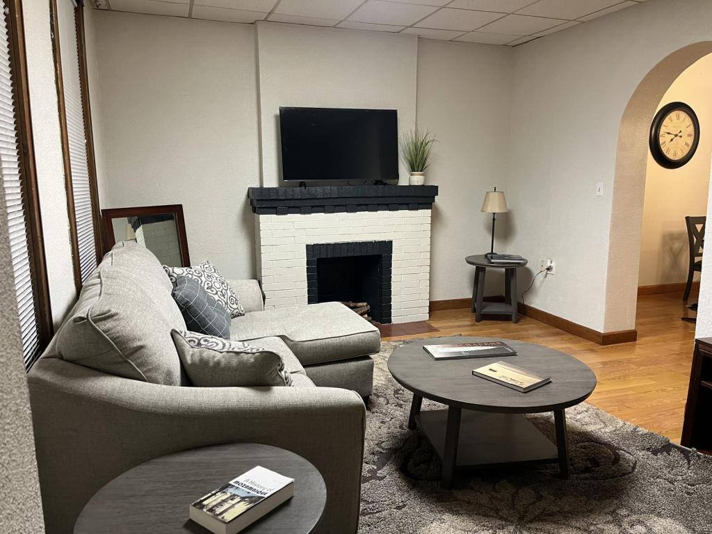 Apartment for rent at 736 Dover Place #1F, Saint Louis, MO 63111