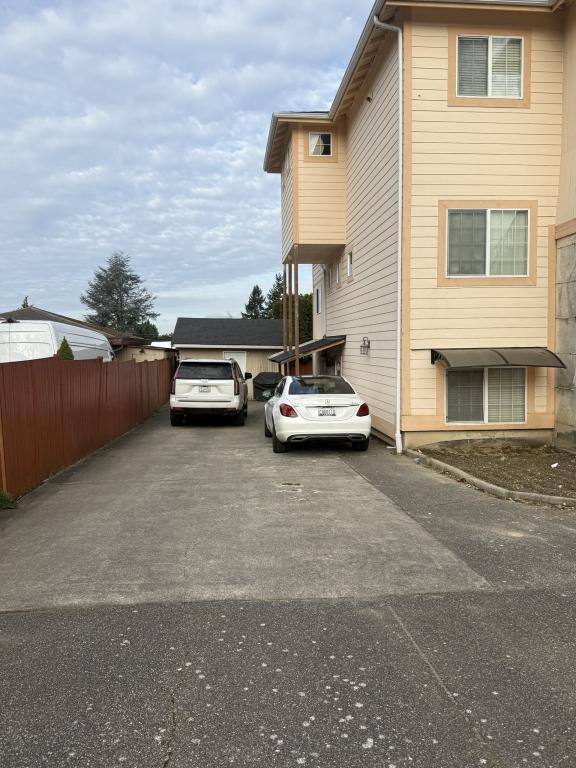 Townhouse for rent at 20041 104th Place SE, Kent, WA 98031
