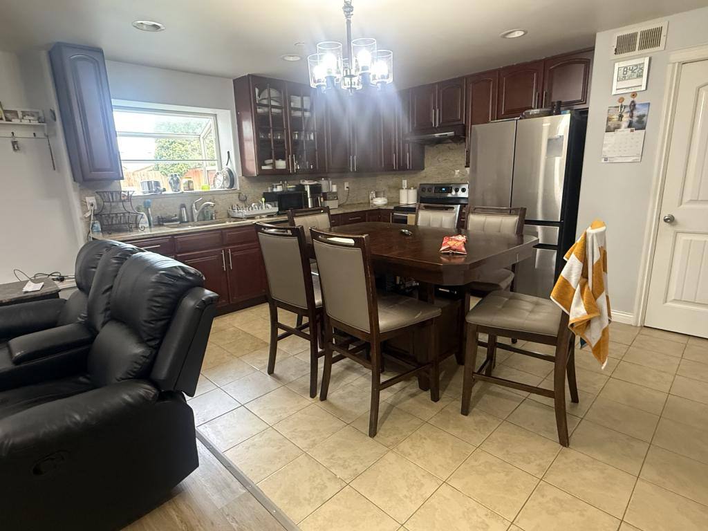 Townhouse for rent at 20041 104th Place SE, Kent, WA 98031