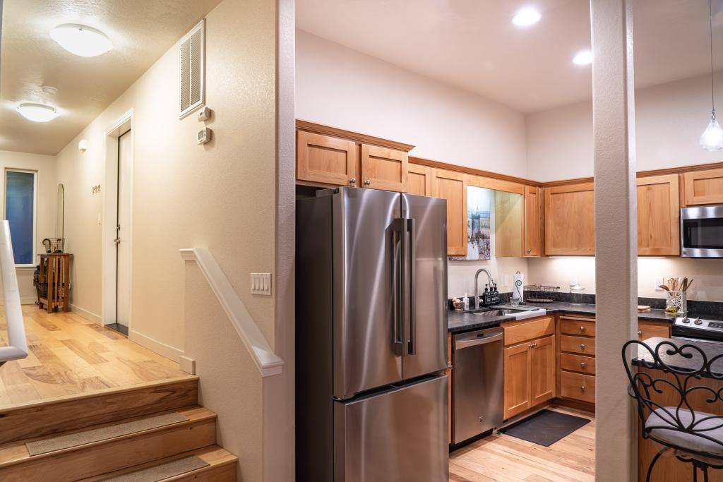 Townhouse for rent at 237 Dunthorpe Dr, Medford, OR 97504