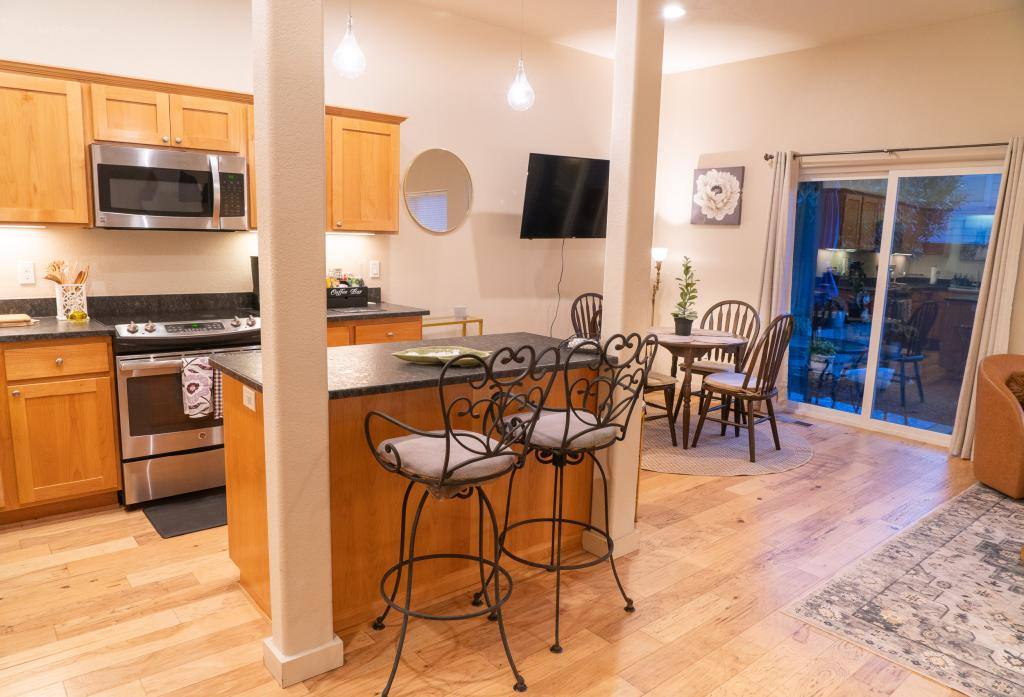 Townhouse for rent at 237 Dunthorpe Dr, Medford, OR 97504