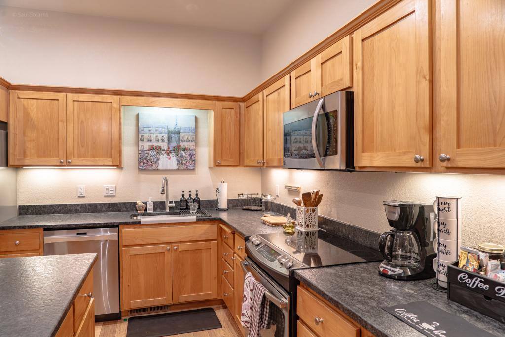 Townhouse for rent at 237 Dunthorpe Dr, Medford, OR 97504