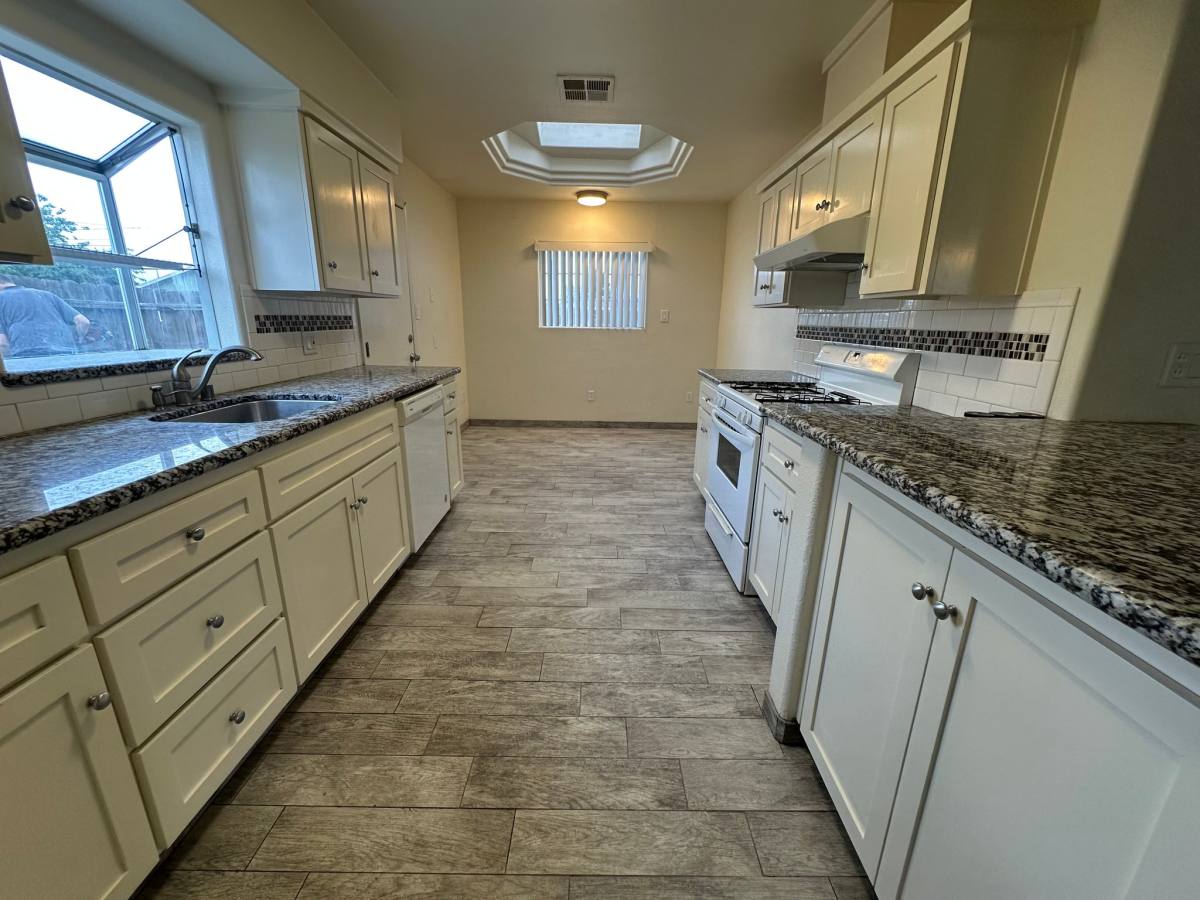 House for rent at 135 E Stuart Ave, Fresno, CA 93710