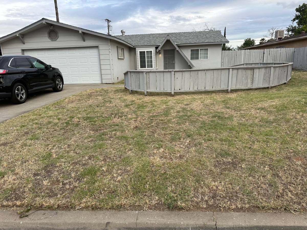 House for rent at 135 E Stuart Ave, Fresno, CA 93710