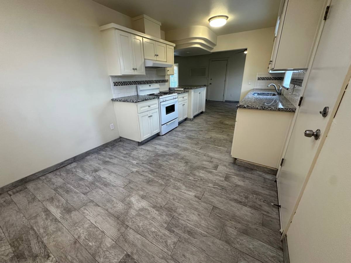 House for rent at 135 E Stuart Ave, Fresno, CA 93710