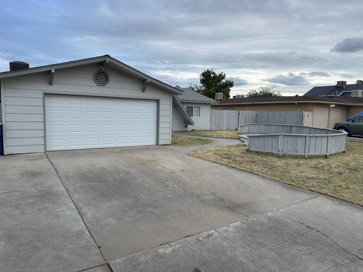 House for rent at 135 E Stuart Ave, Fresno, CA 93710
