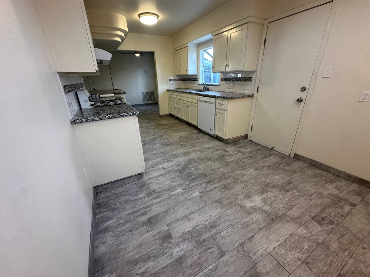 House for rent at 135 E Stuart Ave, Fresno, CA 93710