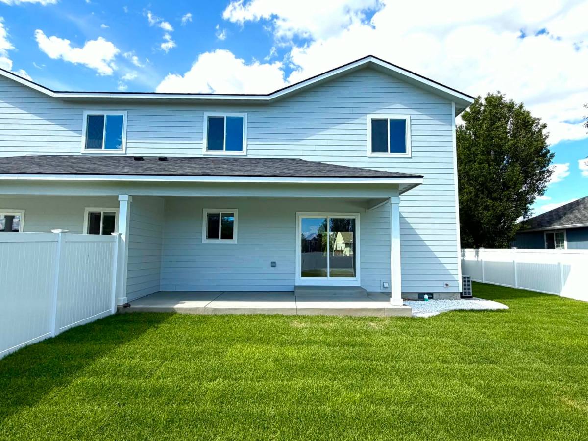 Townhouse for rent at 224 O St SW #A, Quincy, WA 98848