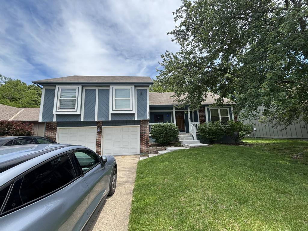 House for rent at 727 SE Wingate St, Lees Summit, MO 64063