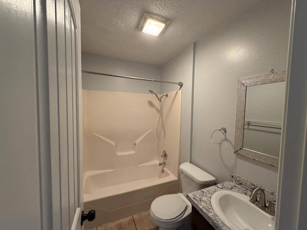 Apartment for rent at 217 S Galena Ave, Joplin, MO 64801