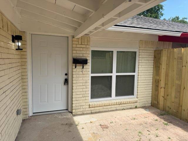 Townhouse for rent at 13360 Southview Lane, Dallas, TX 75240