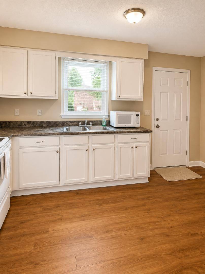 Townhouse for rent at 946 Stone St, Burlington, NC 27215