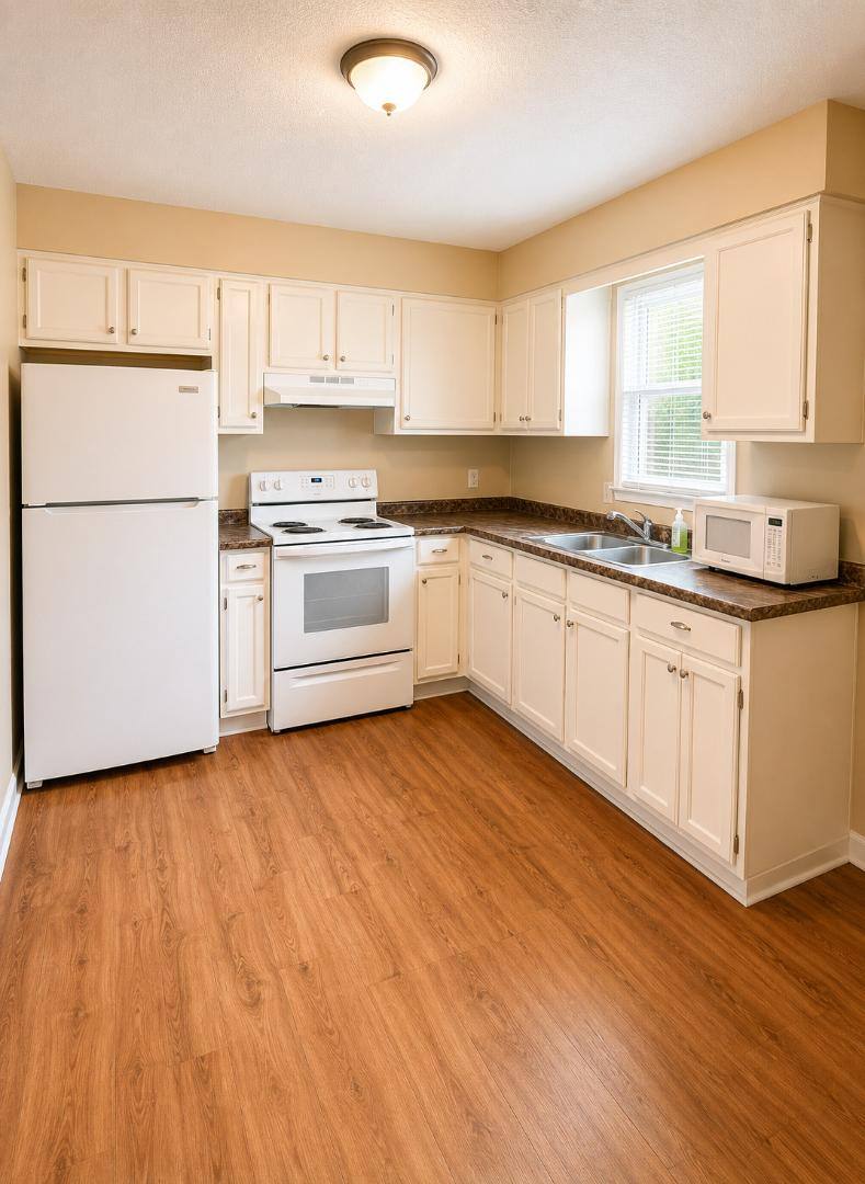 Townhouse for rent at 946 Stone St, Burlington, NC 27215