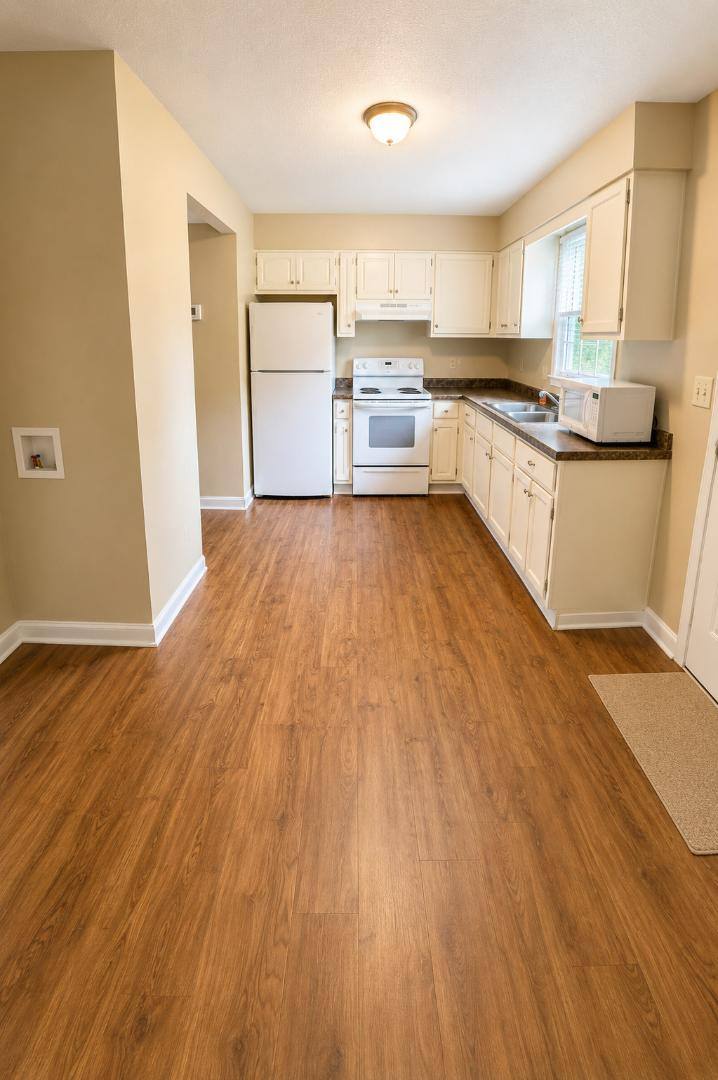 Townhouse for rent at 946 Stone St, Burlington, NC 27215