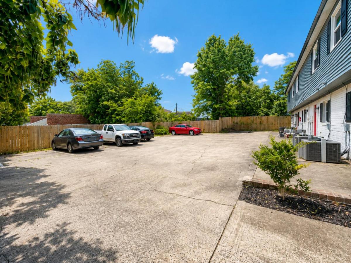 Townhouse for rent at 946 Stone St, Burlington, NC 27215