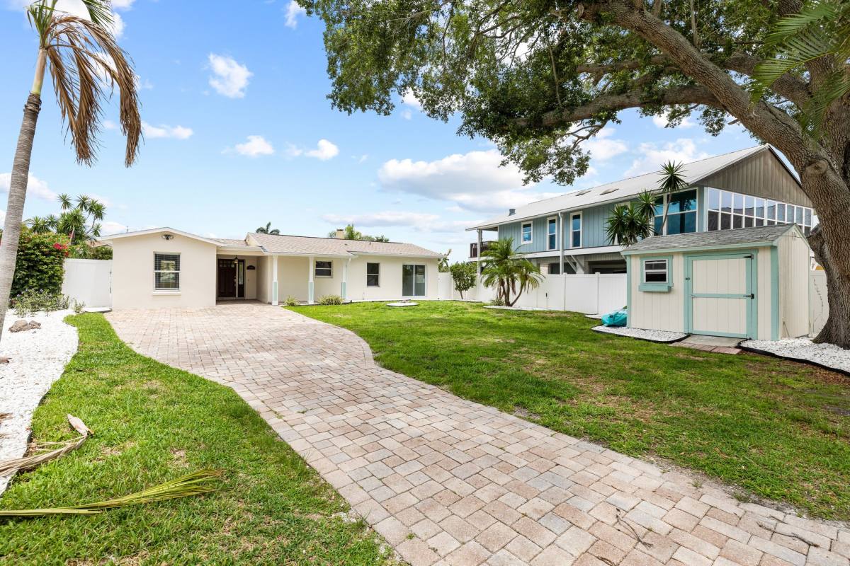 House for rent at 5541 Bayou Grande Blvd NE, Saint Petersburg, FL 33703