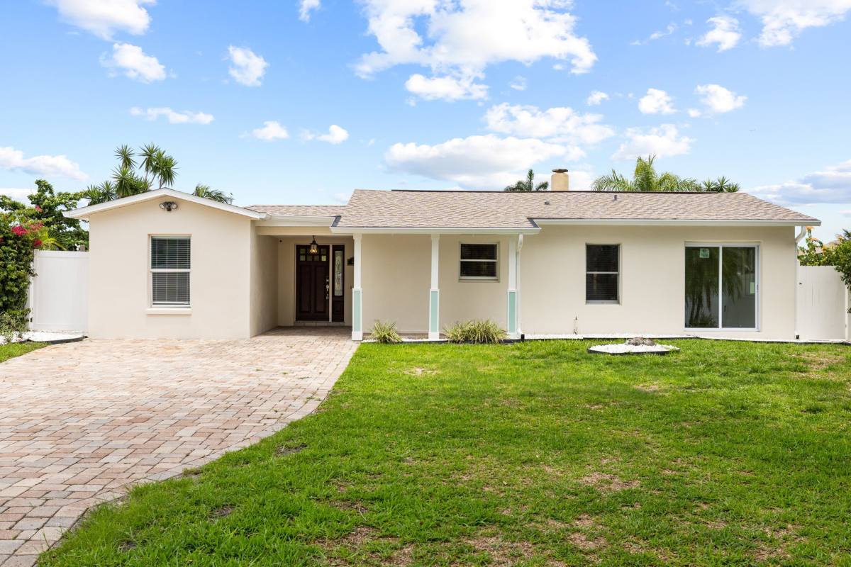 House for rent at 5541 Bayou Grande Blvd NE, Saint Petersburg, FL 33703