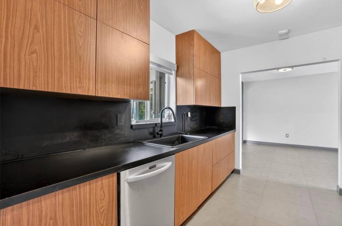 House for rent at 425 NE 114th St, Miami, FL 33161