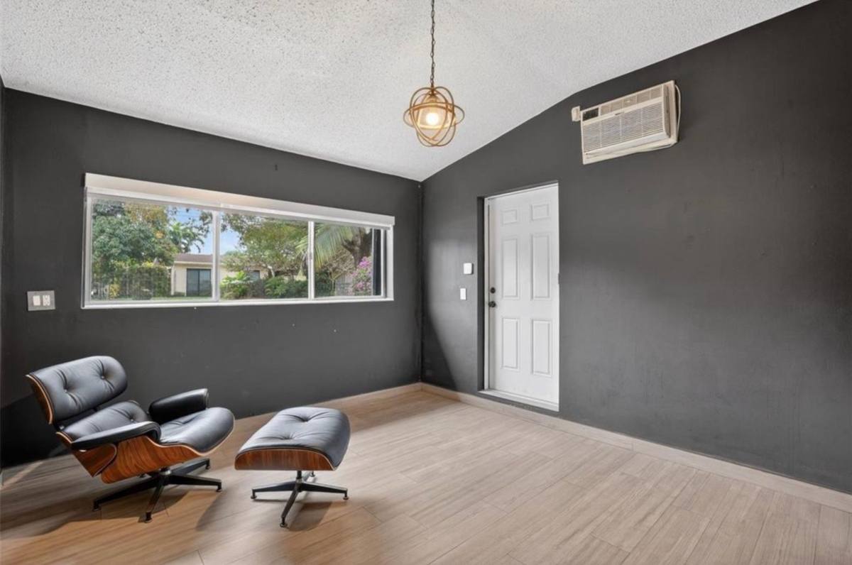 House for rent at 425 NE 114th St, Miami, FL 33161