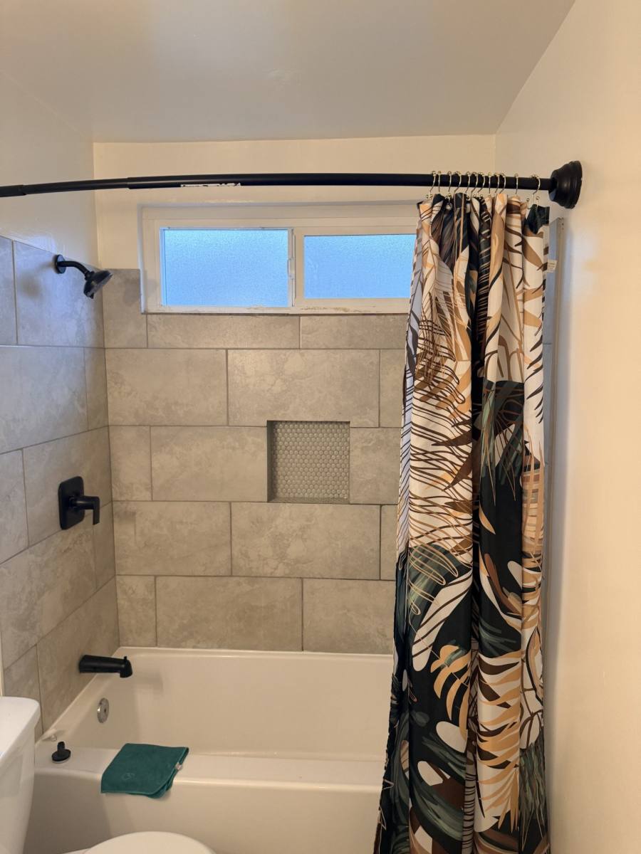 Apartment for rent at 2750 S Mansfield Ave #1, Los Angeles, CA 90016