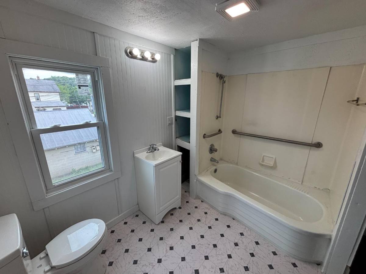 Apartment for rent at 2317 7th Ave #RIGHT, Altoona, PA 16602