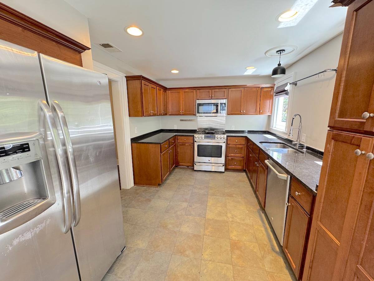 Townhouse for rent at 414 Price St, Savannah, GA 31401