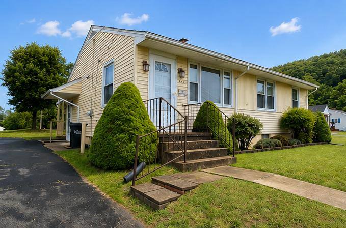 House for rent at 321 Sharon Lane, Staunton, VA 24401