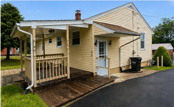 House for rent at 321 Sharon Lane, Staunton, VA 24401