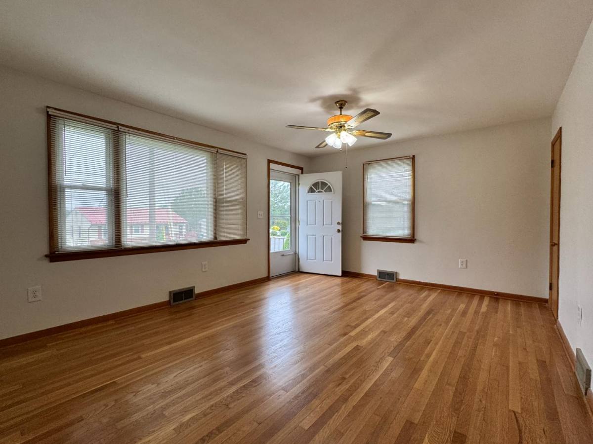 House for rent at 321 Sharon Lane, Staunton, VA 24401