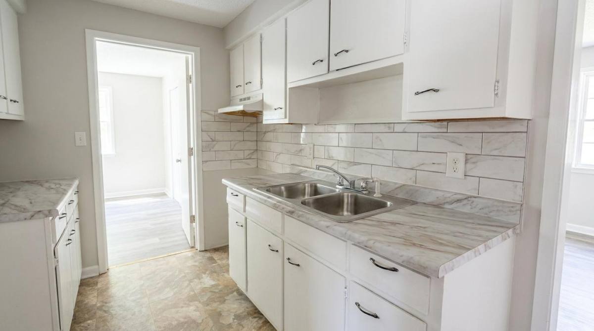 Townhouse for rent at 1550 E 256th St, Euclid, OH 44132