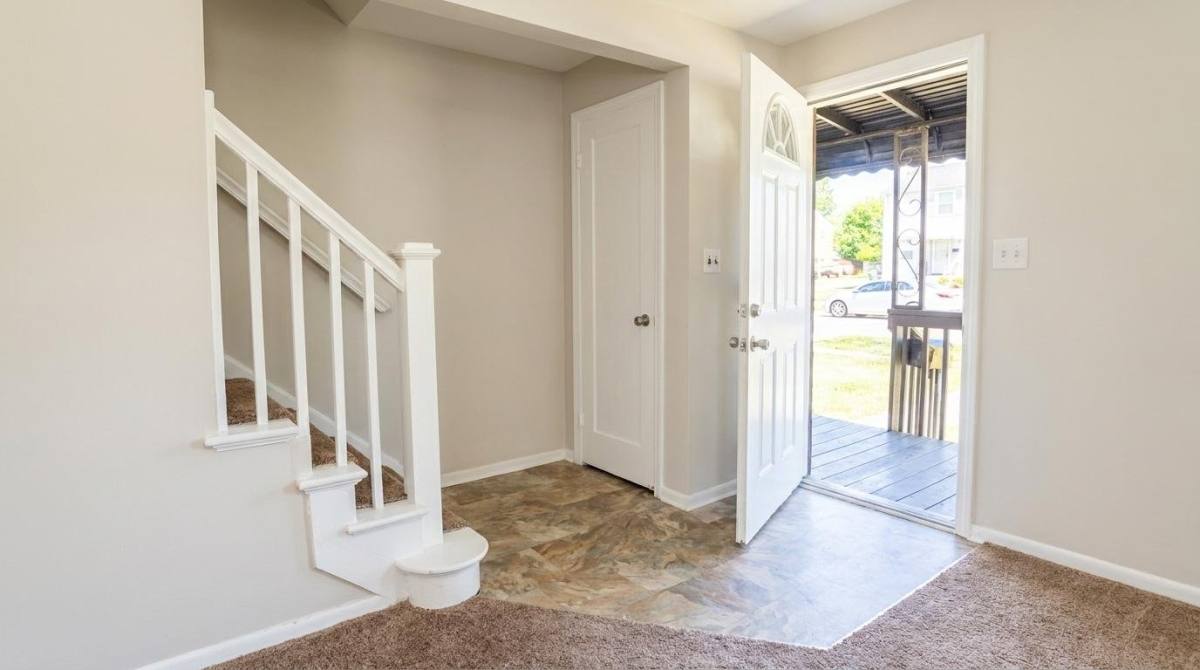 Townhouse for rent at 1550 E 256th St, Euclid, OH 44132