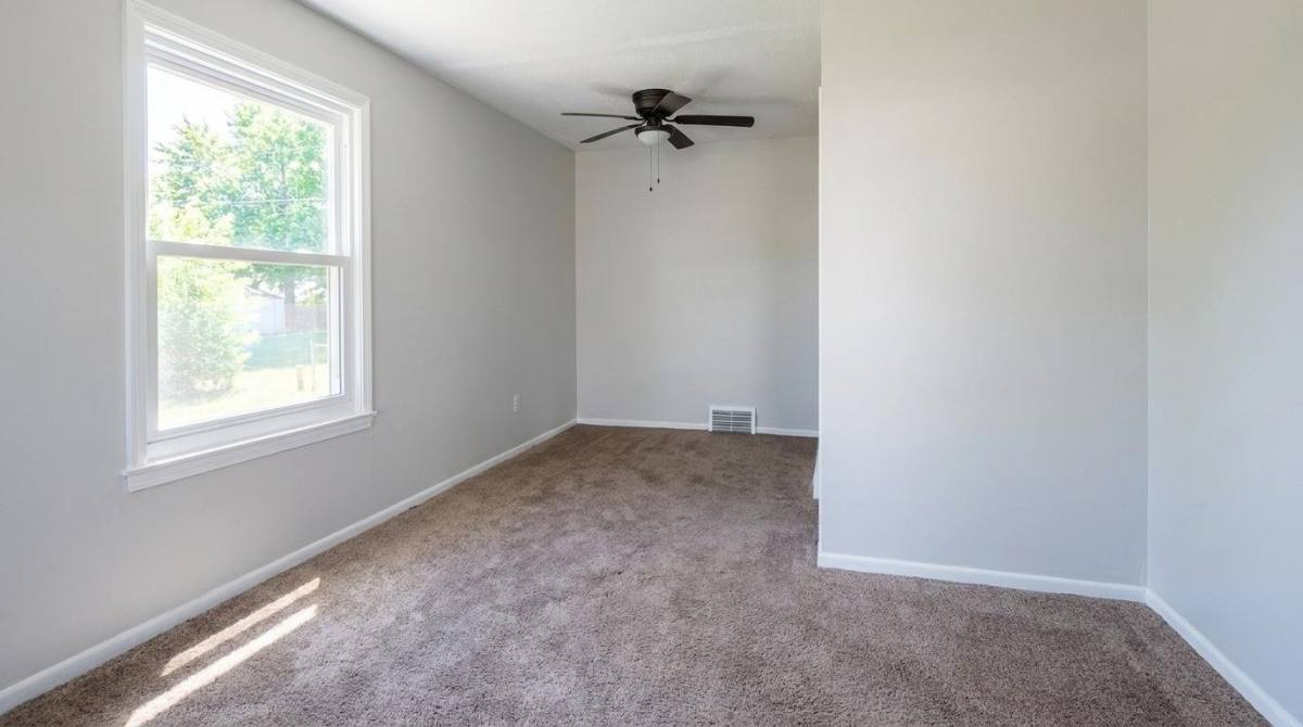 Townhouse for rent at 1550 E 256th St, Euclid, OH 44132