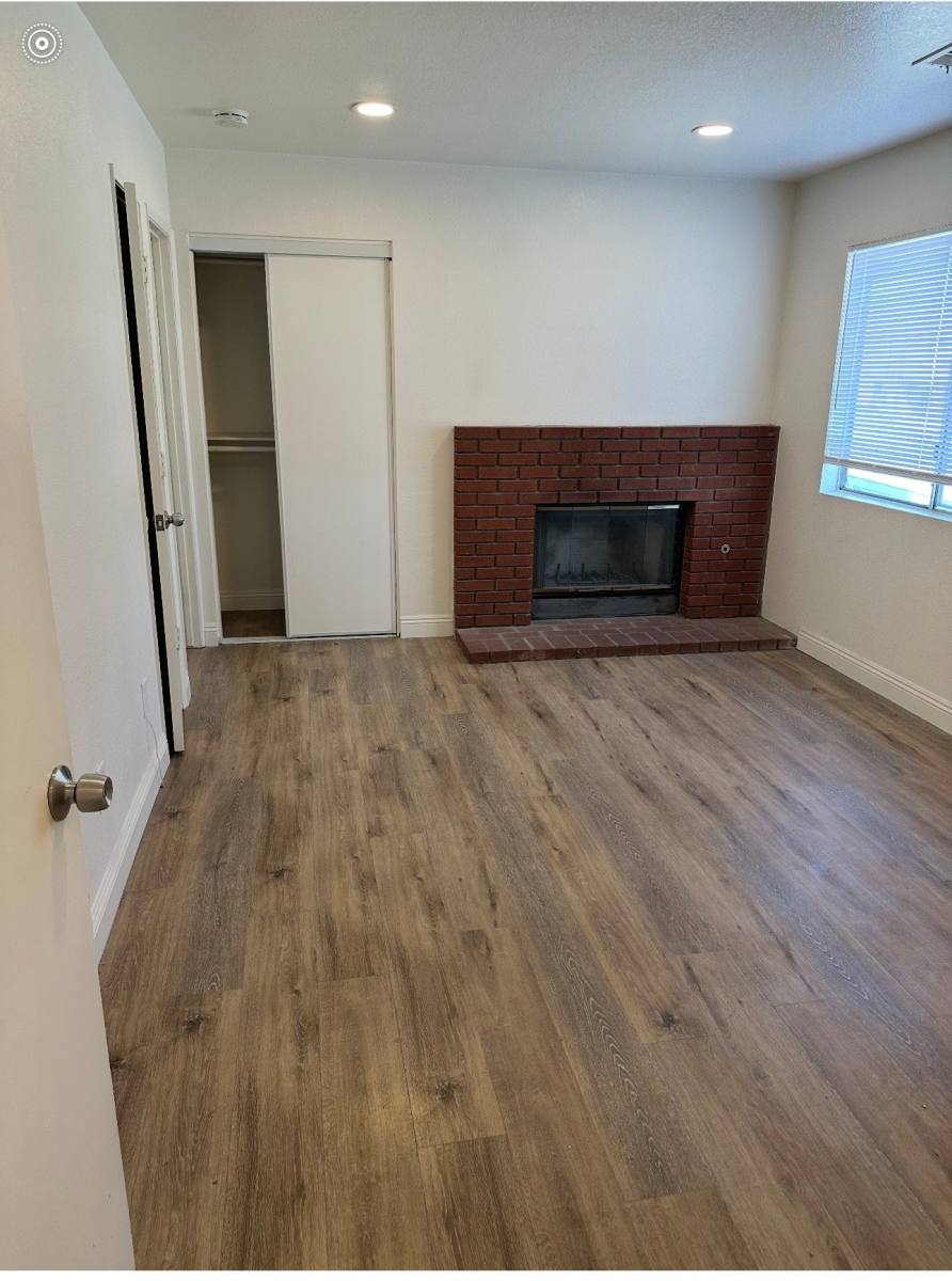 Apartment for rent at 15978 Muni Rd #5, Apple Valley, CA 92307