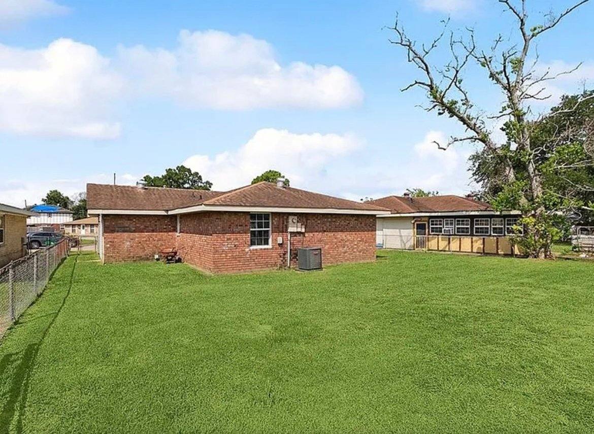 House for rent at 1105 Warren Dr, Harvey, LA 70058