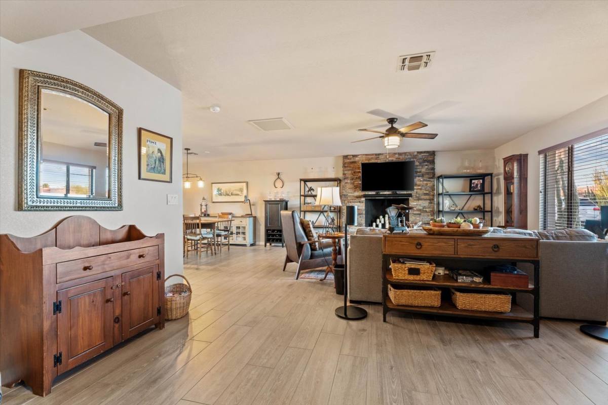 House for rent at 8543 E Jackrabbit Rd, Scottsdale, AZ 85250
