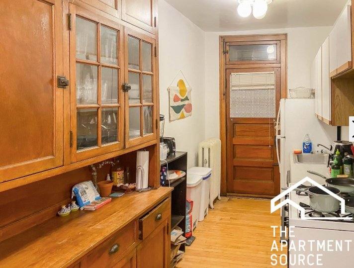 Apartment for rent at 1480 W Byron St #1, Chicago, IL 60613