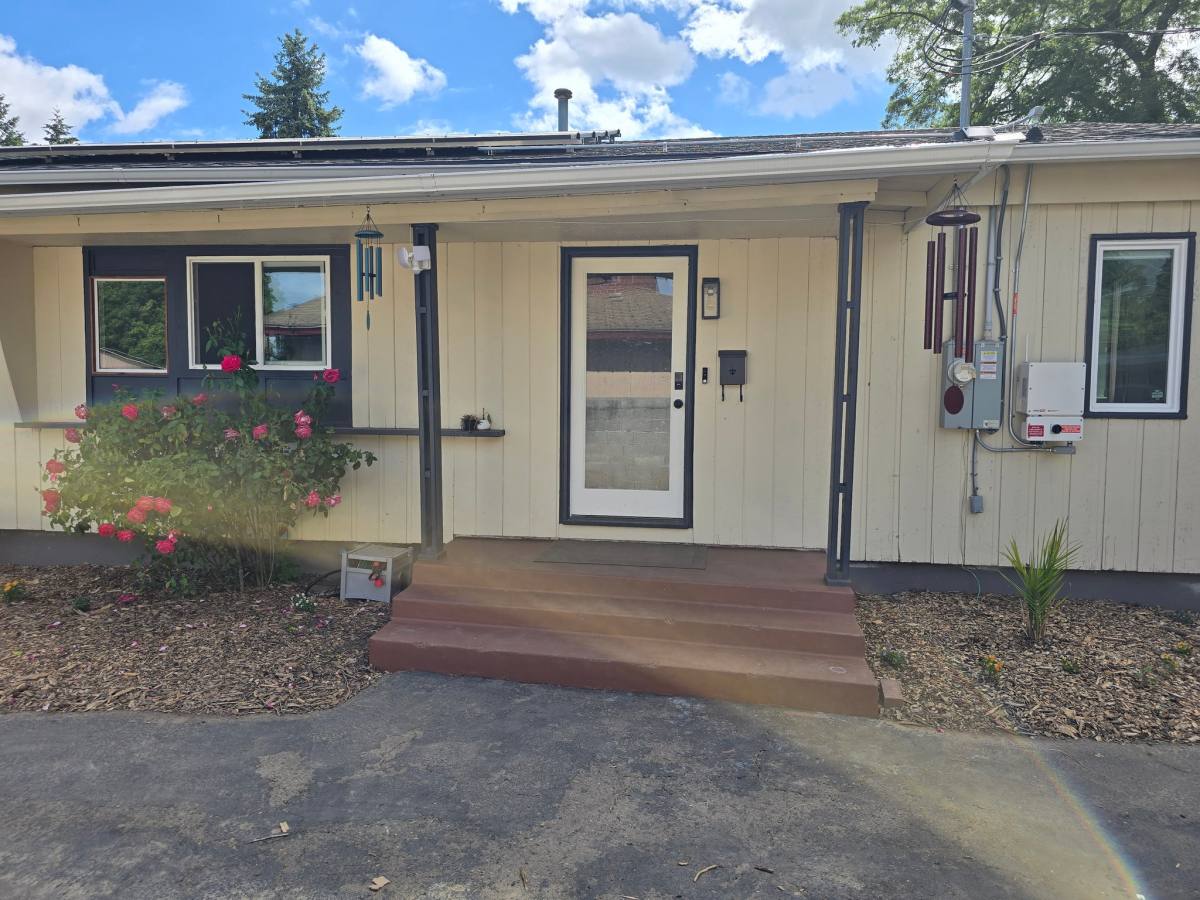 House for rent at 8122 NE Wygant St, Portland, OR 97218