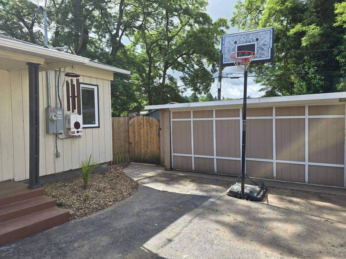 House for rent at 8122 NE Wygant St, Portland, OR 97218