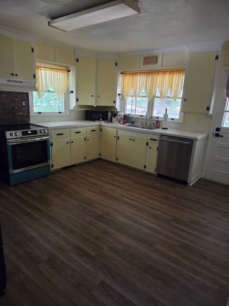 Apartment for rent at 402 Pinecrest St, Carthage, NC 28327