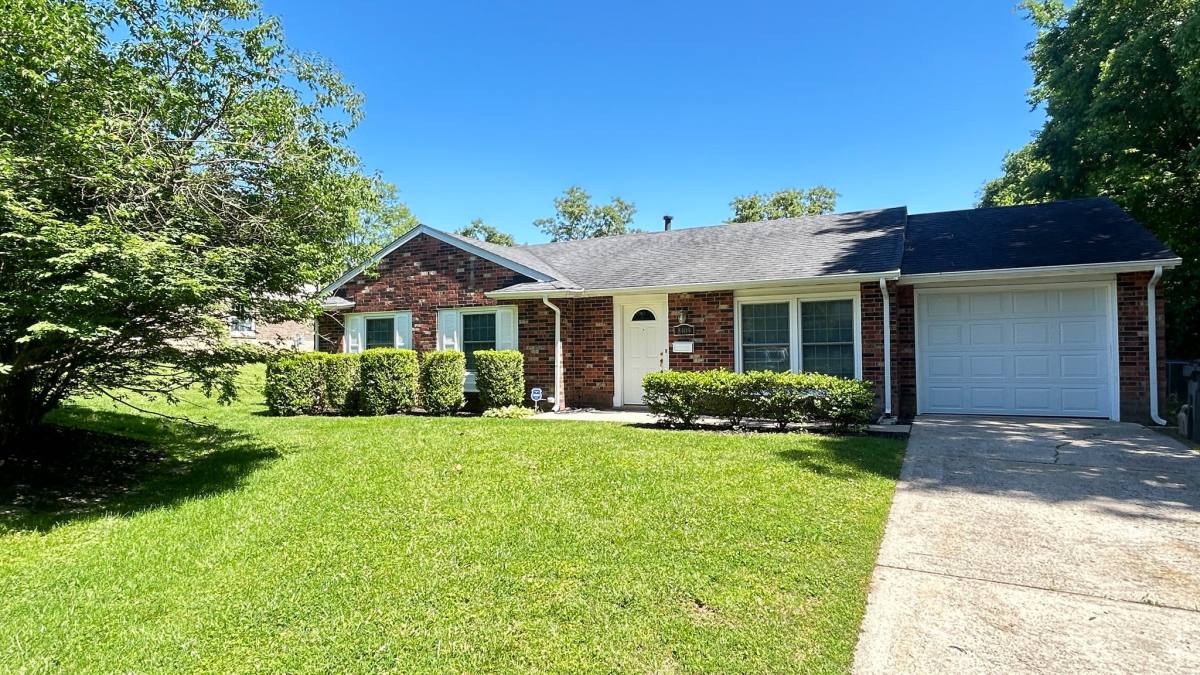 House for rent at 8409 Saberdee, Louisville, KY 40242