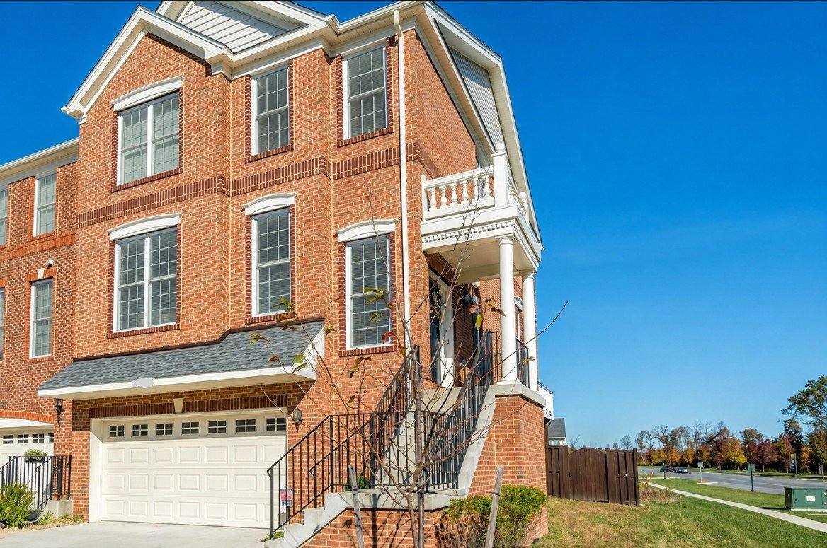Townhouse for rent at 25565 America Square, Chantilly, VA 20152
