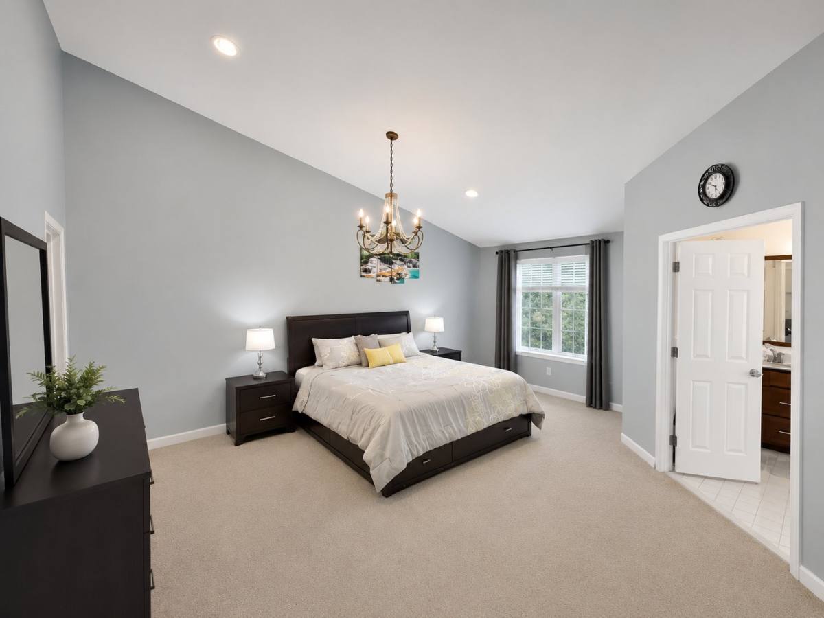 Townhouse for rent at 25565 America Square, Chantilly, VA 20152