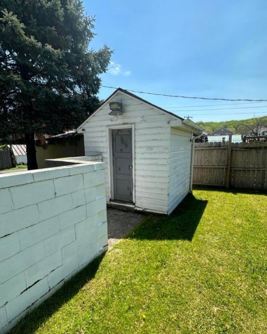 House for rent at 2927 Oak Ave Alto, Altoona, PA 16601