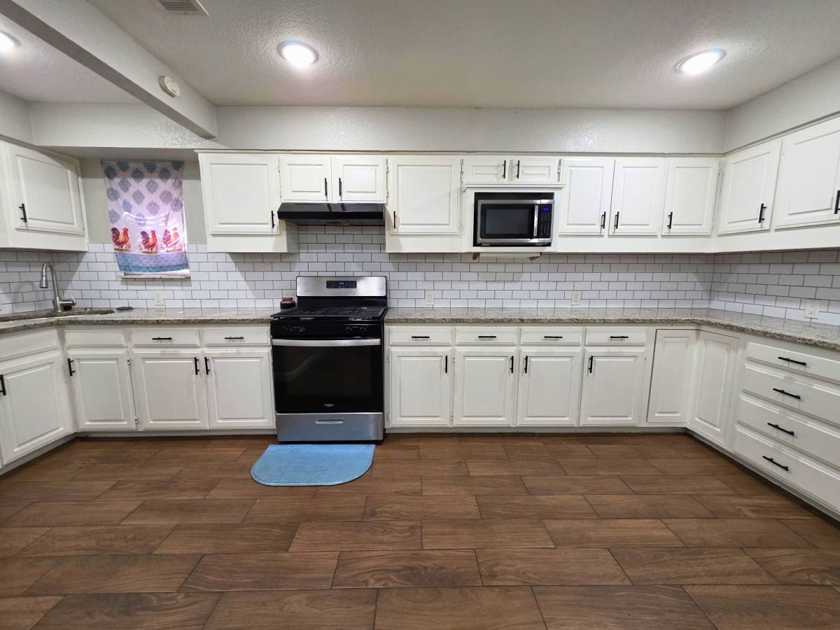 House for rent at 209 Eller Ave, Crowley, TX 76036