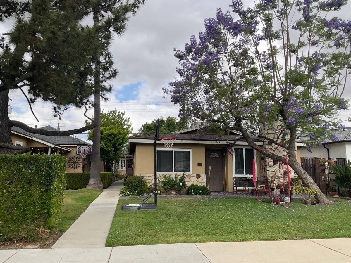 House for rent at 2421 N Lincoln St #A, Burbank, CA 91504