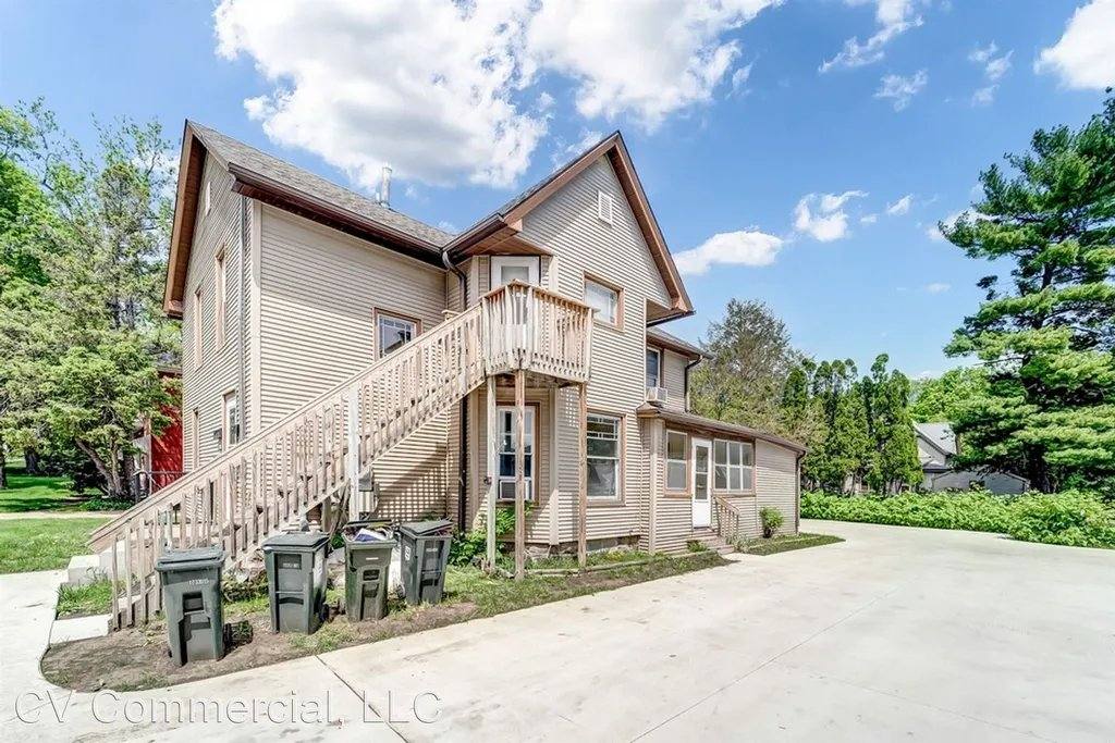 Apartment for rent at 1928 College St #1, Cedar Falls, IA 50613