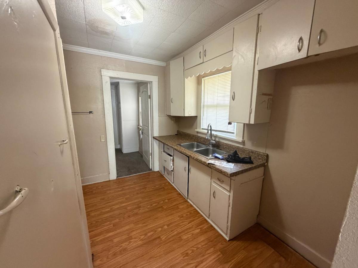 House for rent at 815 E 9th Ave, Hutchinson, KS 67501