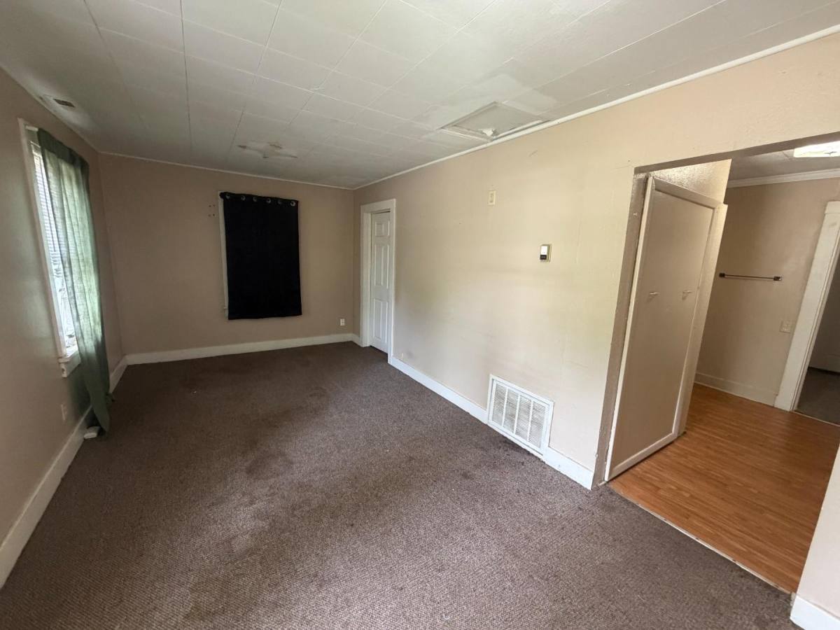 House for rent at 815 E 9th Ave, Hutchinson, KS 67501